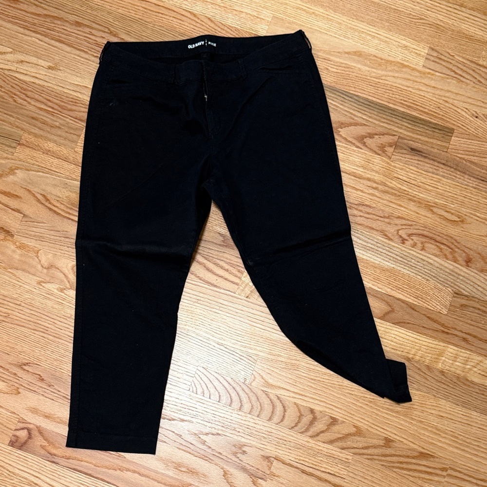 Old Navy Women's Black Pixie Pants